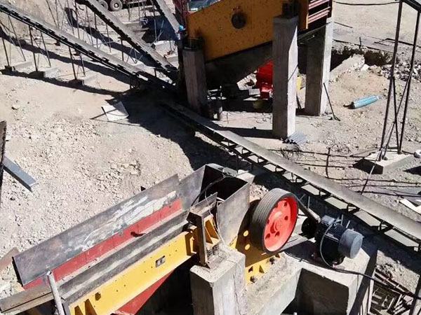 四川半重錘破碎機設計