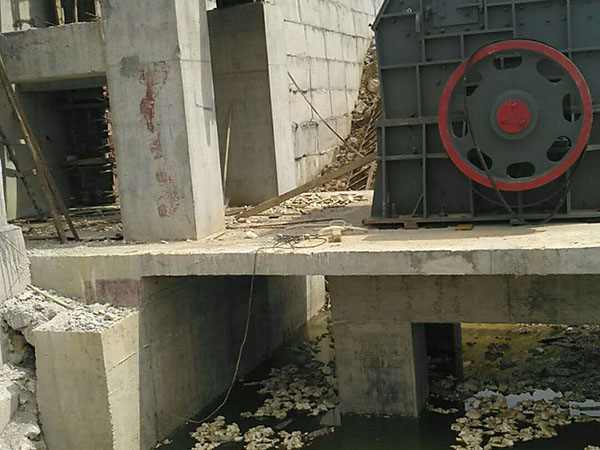 重慶簡易移動(dòng)破碎機(jī)電壓