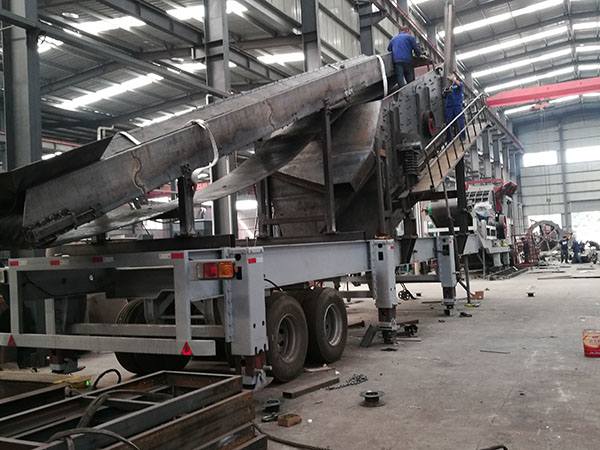 新疆斗式移動(dòng)破碎機(jī)環(huán)保