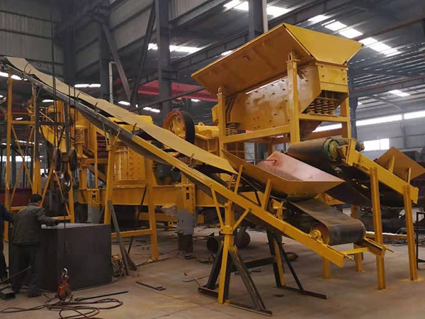 新疆斗式移動(dòng)破碎機(jī)環(huán)保