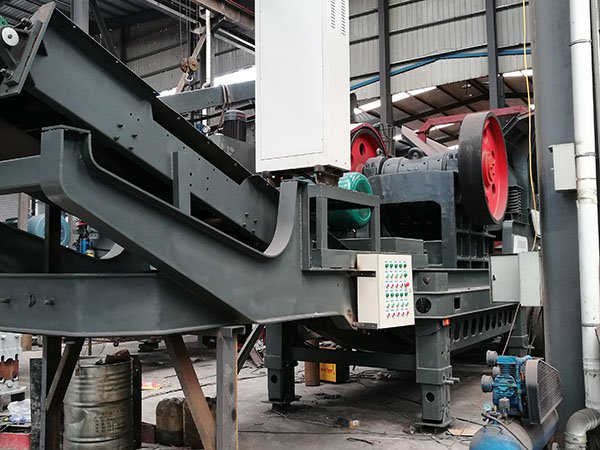 四川大型移動破碎機(jī)圖片