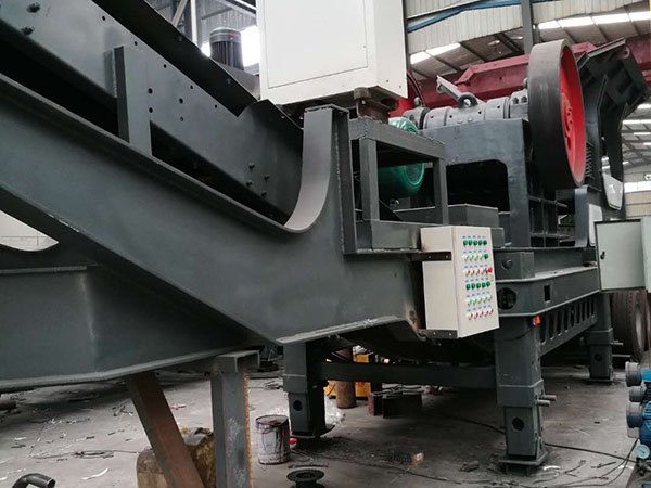 江蘇大形車載重錘破碎機移動式破碎站